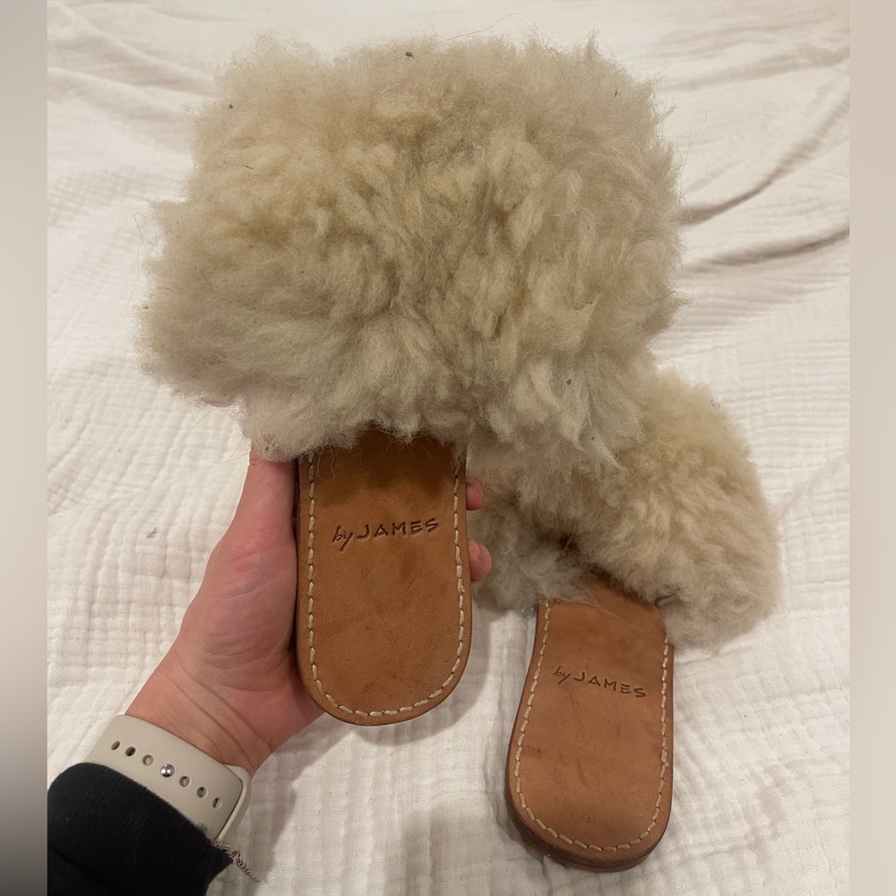 BY JAMES summer flip flops, size 8